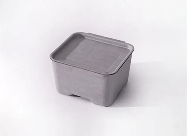 Wet-press molded pulp box with its fitted lid closed