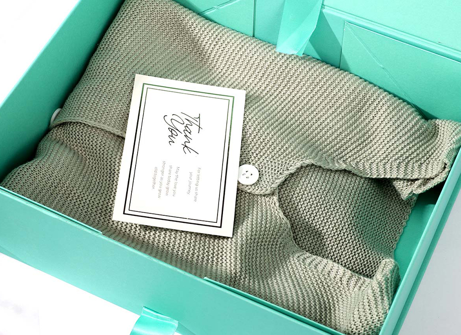 dress clothing apparel gift paper box