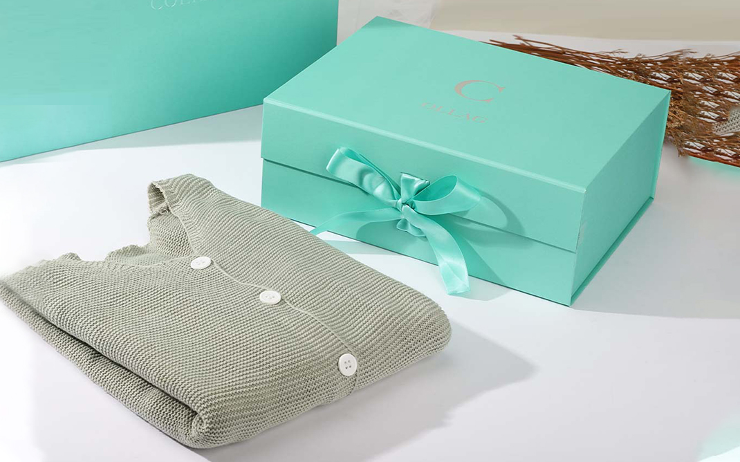 dress clothing apparel gift paper box